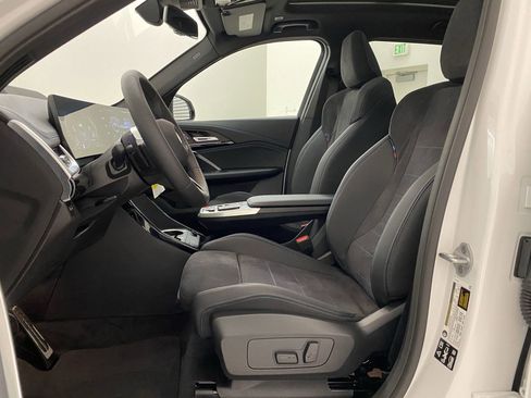 Used 2025 BMW X1 xDrive28i w/ Premium Package image 4