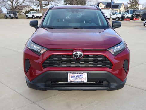 Used 2021 Toyota RAV4 LE image 2