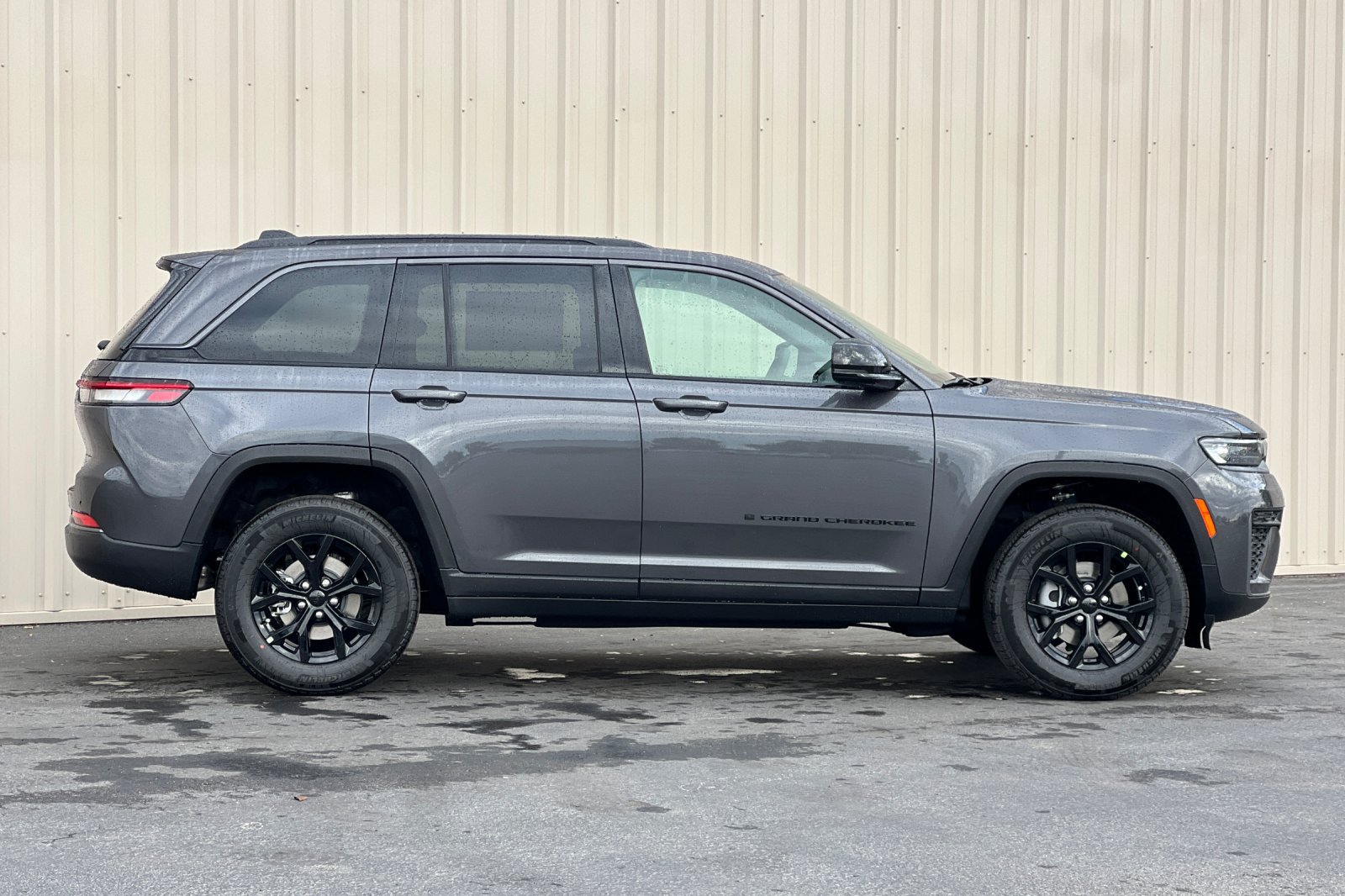 New 2026 Jeep Grand Cherokee Altitude AWD/4WD image 10