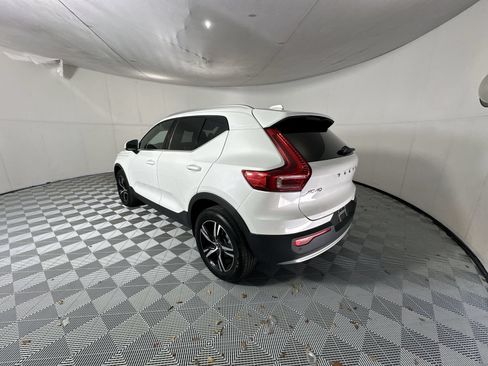 Used 2024 Volvo XC40 B5 Core AWD/4WD image 6