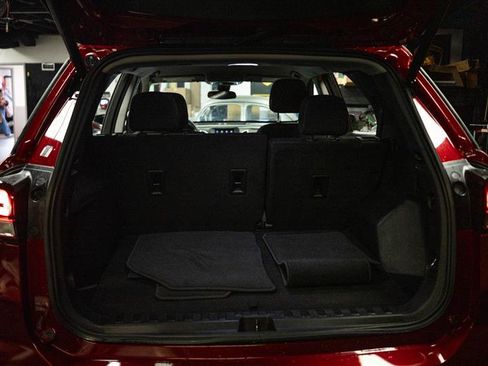 Used 2023 Chevrolet Equinox LT w/ Driver Convenience Package FWD image 7