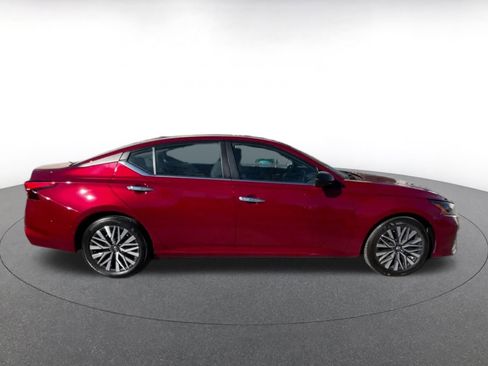 Used 2025 Nissan Altima 2.5 SV image 15