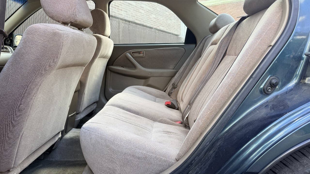Used 1998 Toyota Camry LE FWD image 9