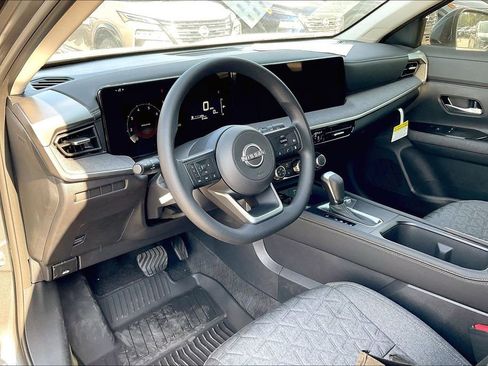 Used 2025 Nissan Kicks SV AWD/4WD image 9