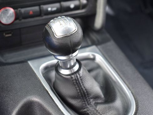 Used 2019 Ford Mustang EcoBoost image 21