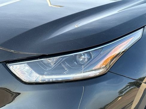 Used 2023 Toyota Highlander XSE AWD/4WD image 4