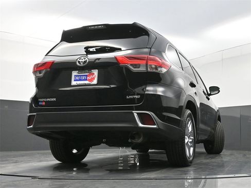 Used 2019 Toyota Highlander Limited image 32