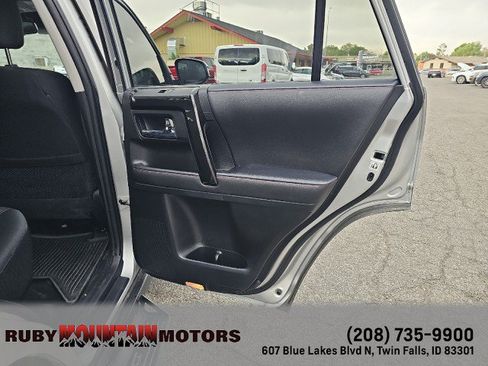 Used 2022 Toyota 4Runner TRD Off-Road AWD/4WD image 31