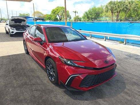 Used 2025 Toyota Camry SE w/ Convenience Package FWD image 4