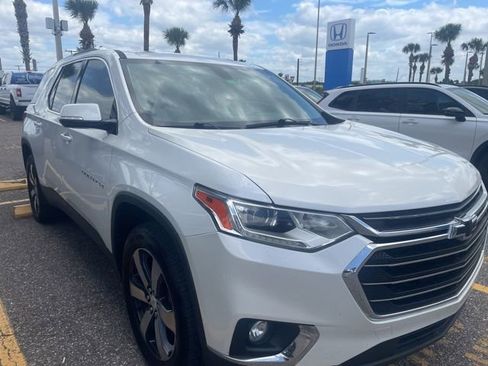 Used 2018 Chevrolet Traverse LT image 2