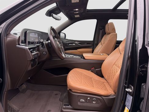 Used 2023 Cadillac Escalade ESV Premium Luxury image 9