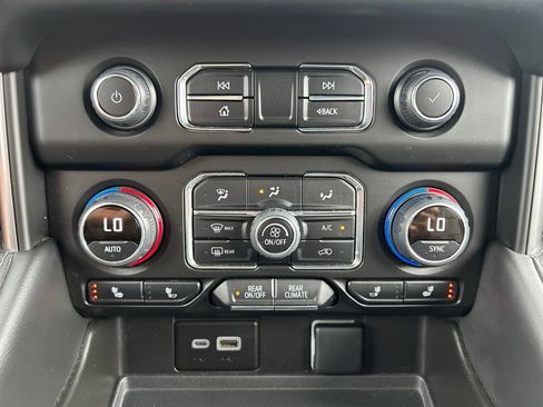 Used 2024 Chevrolet Tahoe LT AWD/4WD image 30