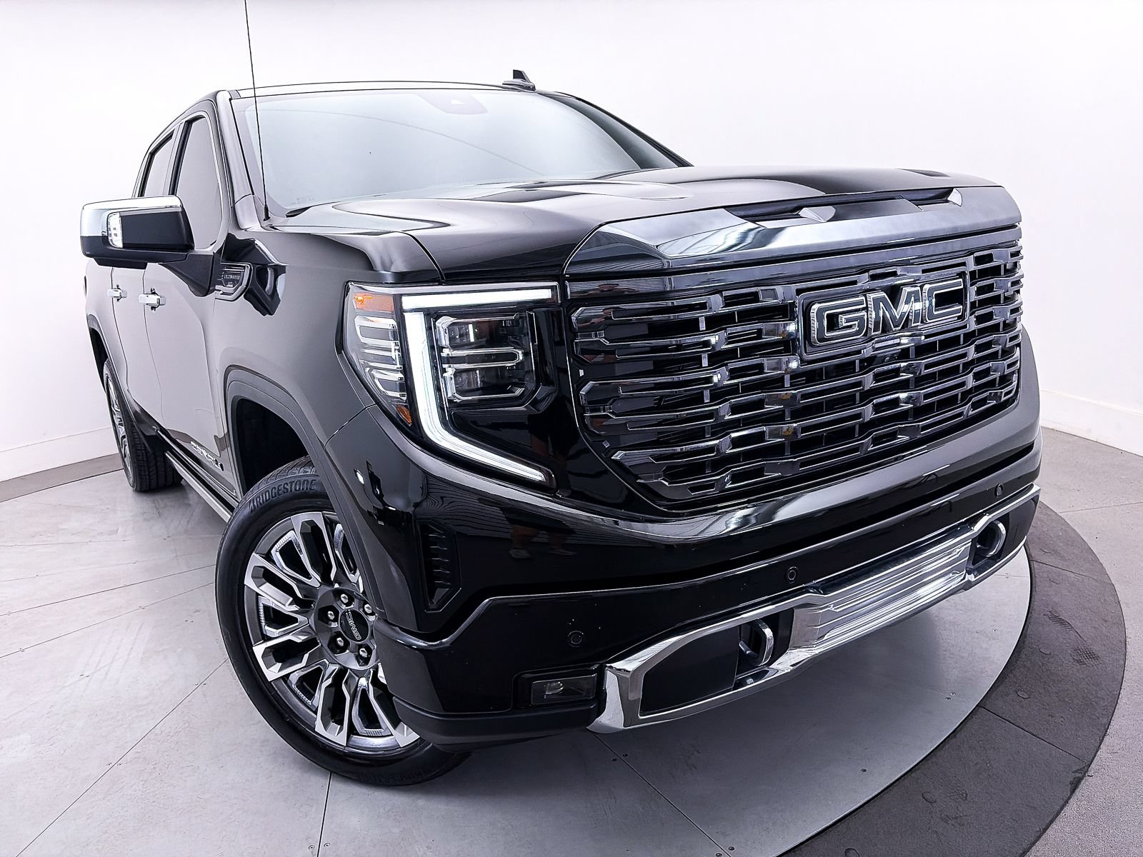 Used 2024 GMC Sierra 1500 Denali Ultimate AWD/4WD image 5