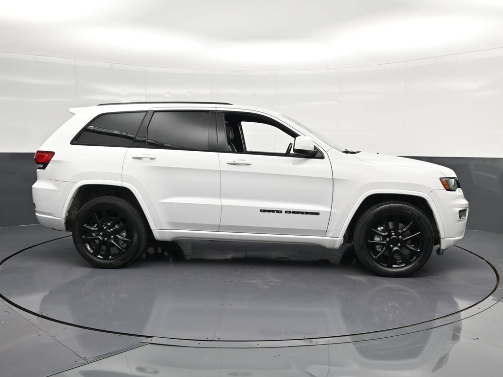 Used 2021 Jeep Grand Cherokee Laredo X RWD image 4