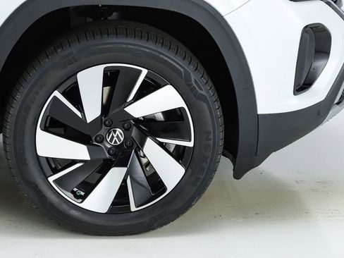 New 2026 Volkswagen Atlas Cross Sport SE image 14