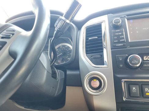 Used 2017 Nissan Titan SV image 25