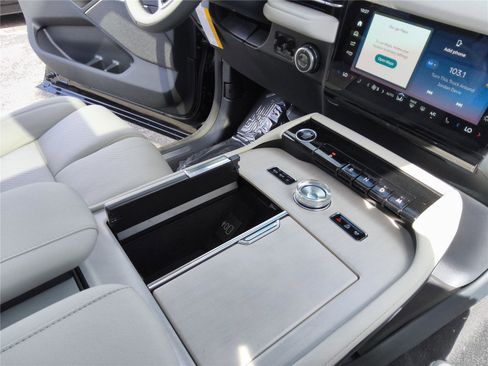 New 2026 Lincoln Navigator L Reserve AWD/4WD image 29