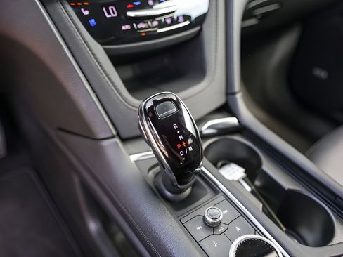 Certified 2025 Cadillac XT6 Premium Luxury FWD image 20