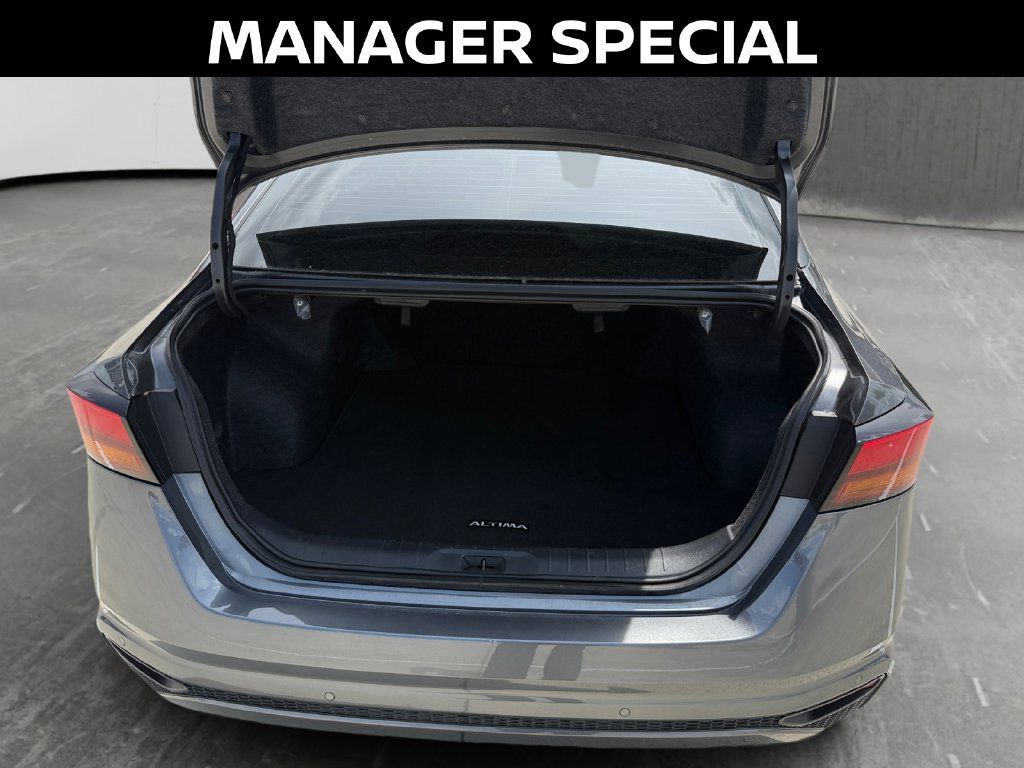Used 2025 Nissan Altima 2.5 S FWD image 18