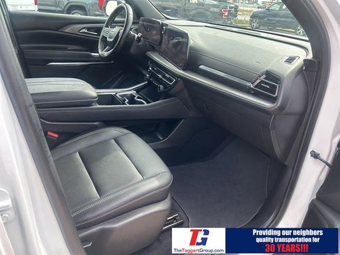 Used 2025 Chevrolet Traverse LT image 9