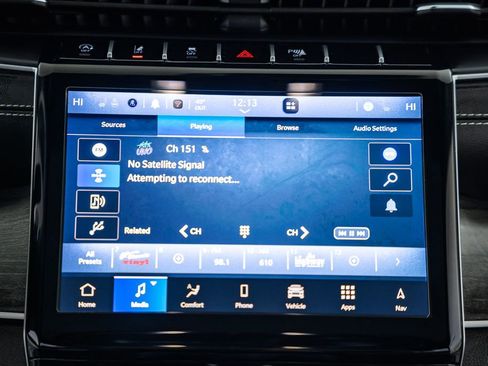 Used 2025 Jeep Grand Cherokee Limited w/ Luxury Tech Group II image 25