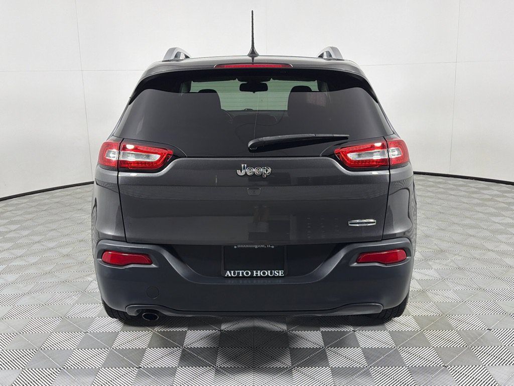 Used 2017 Jeep Cherokee Latitude FWD image 6