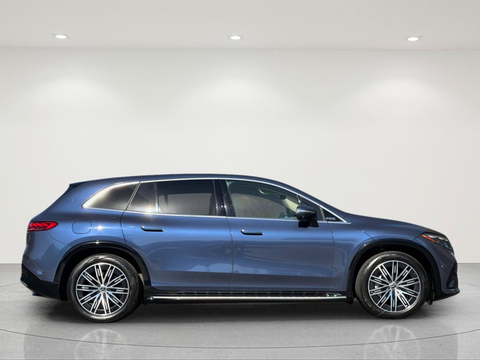 Used 2023 Mercedes-Benz EQS 580 4MATIC SUV image 6