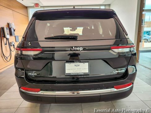 Used 2023 Jeep Grand Cherokee Laredo AWD/4WD image 6