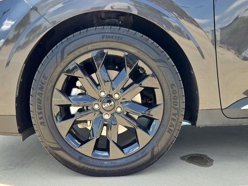 Certified 2024 Kia Carnival SX FWD image 11