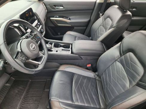 Certified 2024 Nissan Pathfinder Platinum w/ Cargo Package FWD image 10