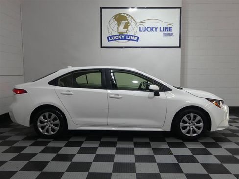 Used 2022 Toyota Corolla LE image 6