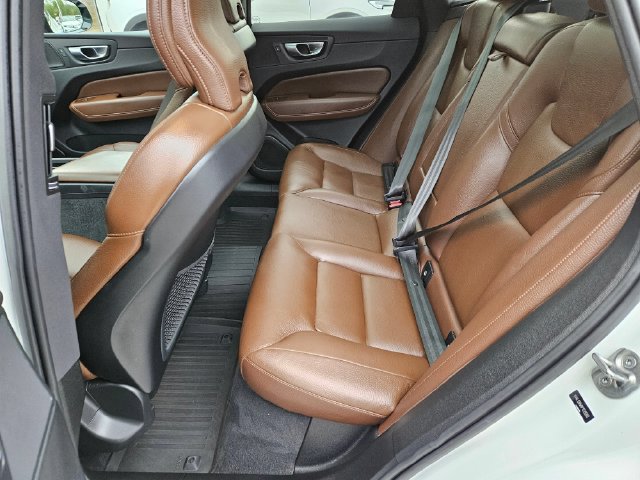 Certified 2023 Volvo XC60 B5 Plus w/ Climate Package AWD/4WD image 13