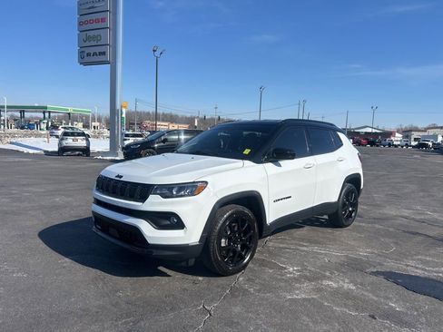 Used 2023 Jeep Compass Altitude image 9
