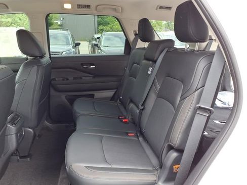 Used 2026 Nissan Pathfinder SL AWD/4WD image 12