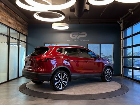 Used 2019 Nissan Rogue Sport SL image 3