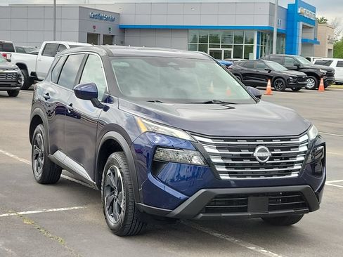 Used 2025 Nissan Rogue SV AWD/4WD image 1