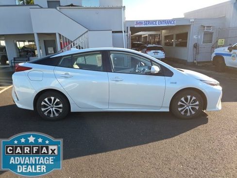 Used 2022 Toyota Prius Prime LE FWD image 2