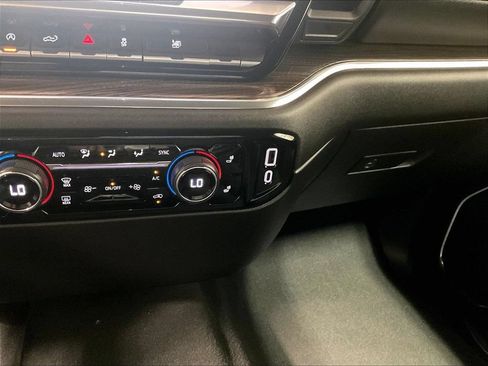 Used 2024 Chevrolet Silverado 1500 LT AWD/4WD image 26