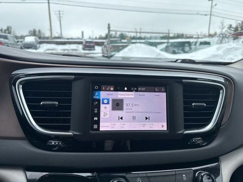 Used 2023 Chrysler Voyager LX image 24