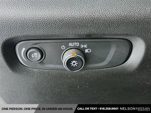 Used 2020 Chevrolet Traverse LS FWD image 10