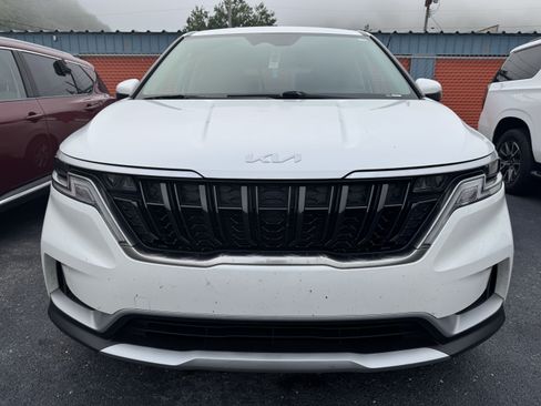 Used 2024 Kia Carnival LX FWD image 2