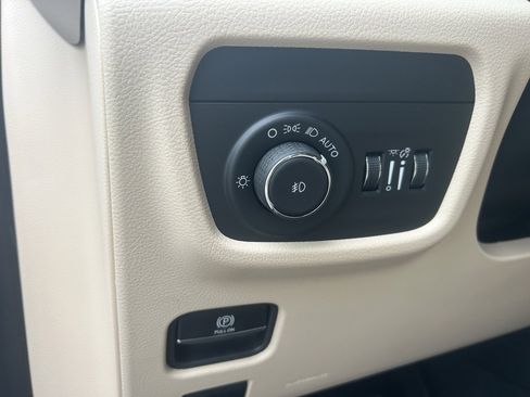 New 2025 Jeep Grand Cherokee Limited w/ Luxury Tech Group II image 12