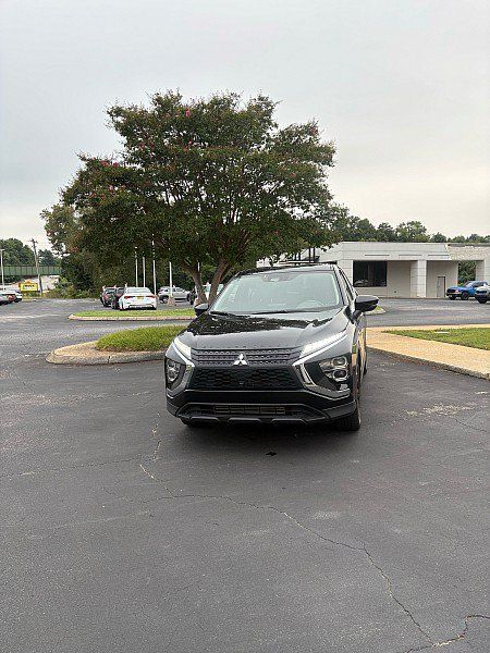 Used 2024 Mitsubishi Eclipse Cross LE AWD/4WD image 1