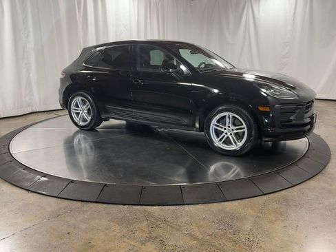Used 2024 Porsche Macan Base image 3
