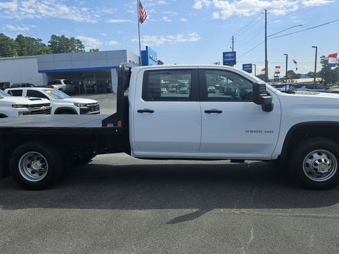 Used 2025 Chevrolet Silverado 3500 W/T AWD/4WD image 5