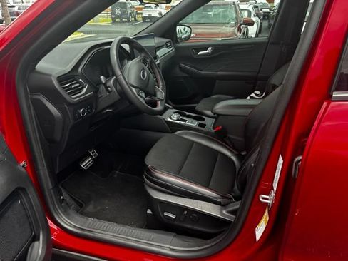 Used 2024 Ford Escape ST-Line w/ Tech Pack #1 FWD image 8