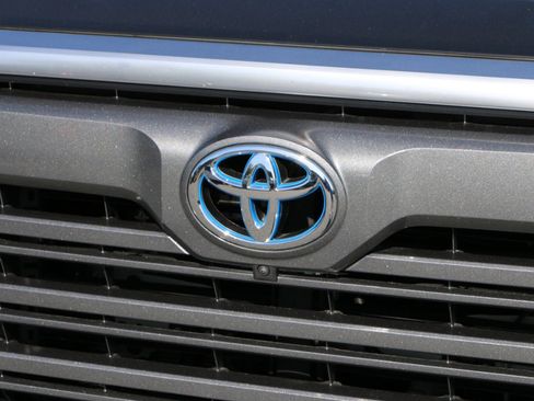 Used 2024 Toyota Tundra Limited AWD/4WD image 12