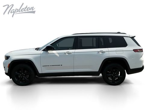 Used 2023 Jeep Grand Cherokee L Laredo AWD/4WD image 2