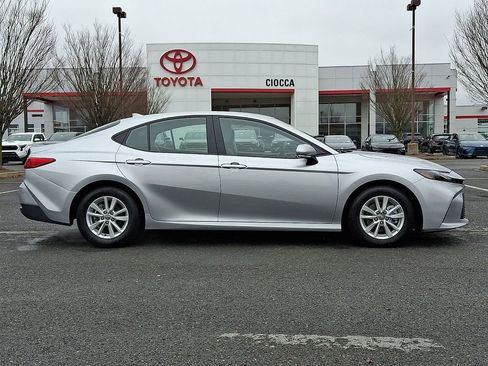 Used 2025 Toyota Camry LE w/ Convenience Package image 10