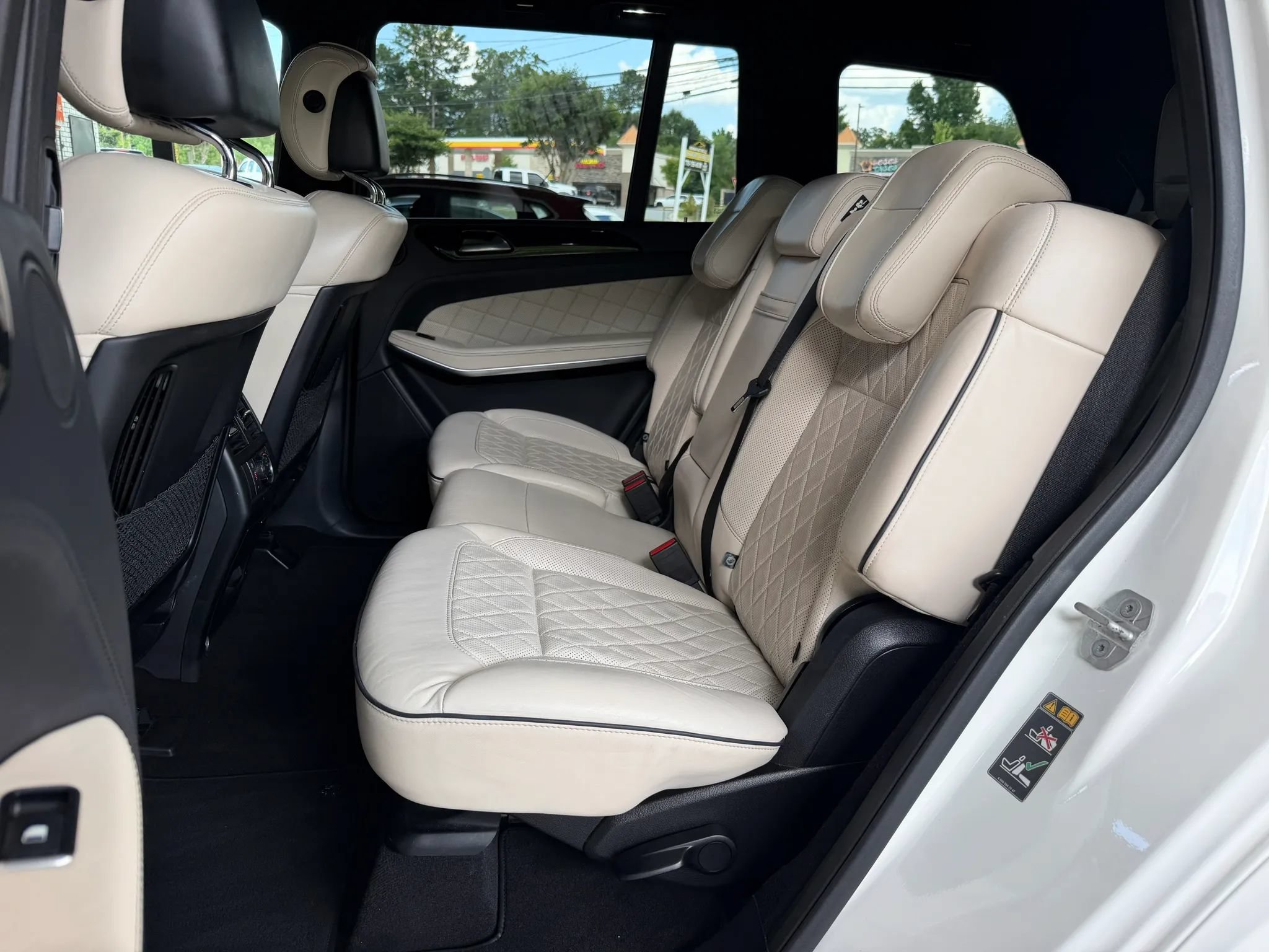 Used 2016 Mercedes-Benz GL 550 4MATIC image 11